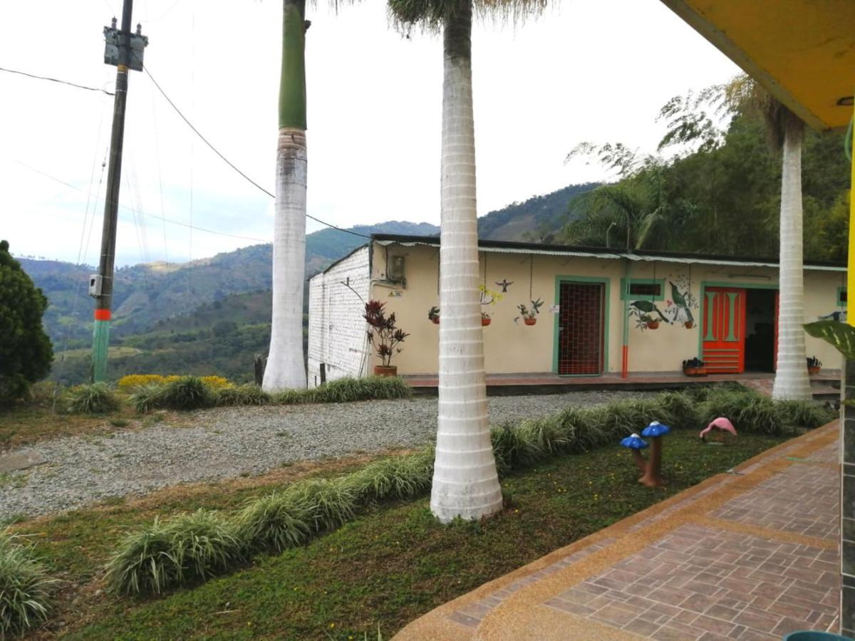 הוסטל Calarcá Finca Turistica Santa Clara מראה חיצוני תמונה